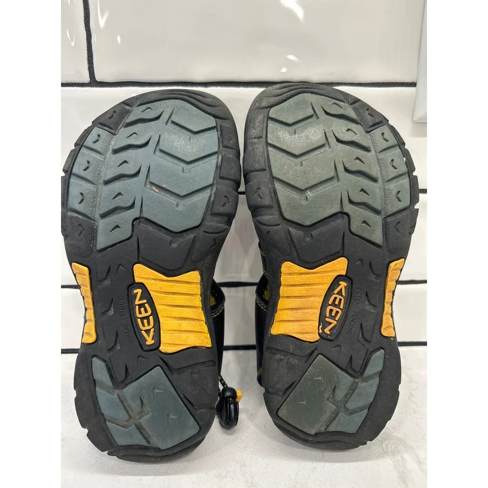 Keen Newport H2 Kids Sandals Black Yellow Waterproof Hiking Water Shoes Size 2